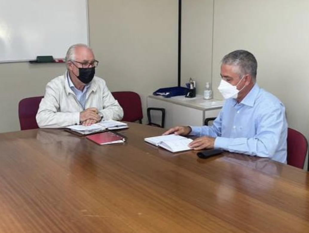 El alcalde reúne con el consejero de Sector Primario del Cabildo de Gran Canaria para abordar temas que afectan al municipio